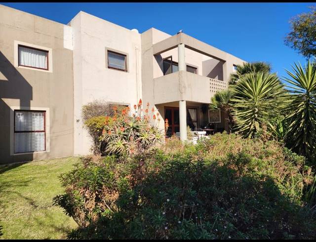 2 BEDROOM TOWNHOUSE FOR SALE IN NEWMARKET